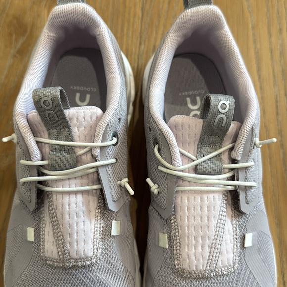 On Running Purple Sneakers Lightweight Performance - Picture 2 of 3